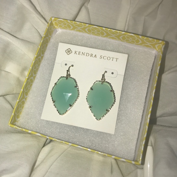 Kendra Scott Jewelry - NWT Kendra Scott Corley drop earrings- mint & gold